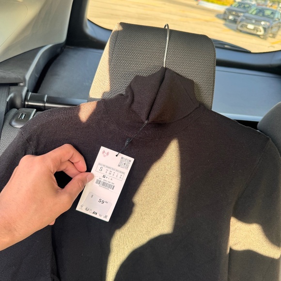 Black Zara turtleneck sweater - Picture 1 of 1